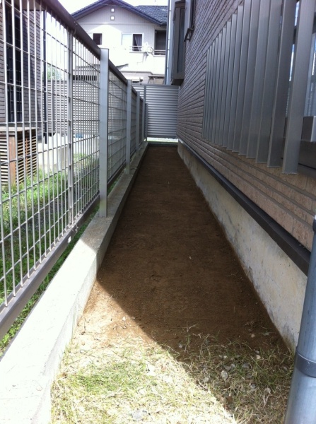 犬走り 雑草 防犯 対策