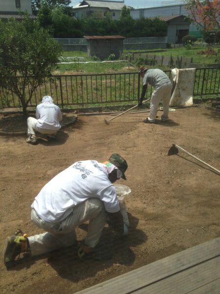 人工芝 施工風景 整地作業