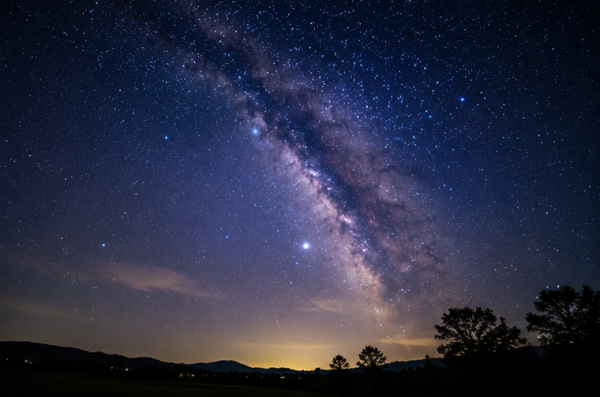 夏の夜空に輝く星々